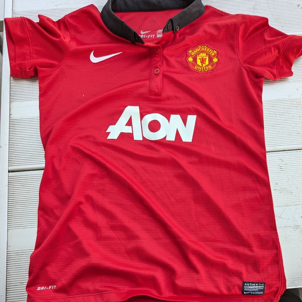 Manchester United AON Training Soccer  Jersey Small